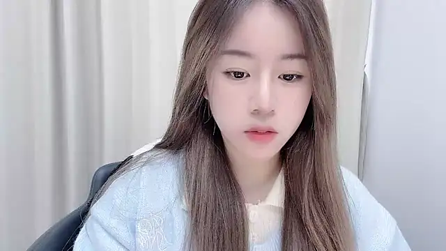 chloe-01 online show from 12/22/24, 04:17