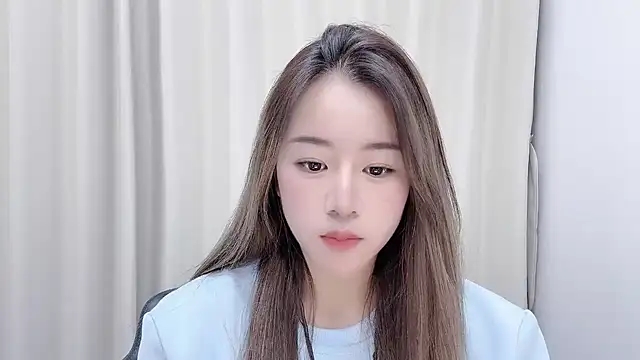 chloe-01 online show from 12/29/24, 12:23