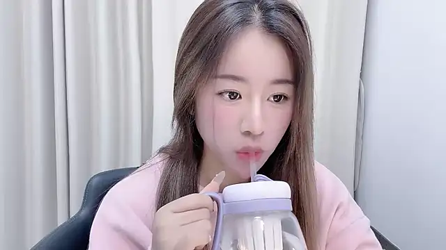 chloe-01 online show from 01/11/25, 12:29