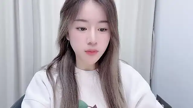 chloe-01 online show from 01/14/25, 12:35