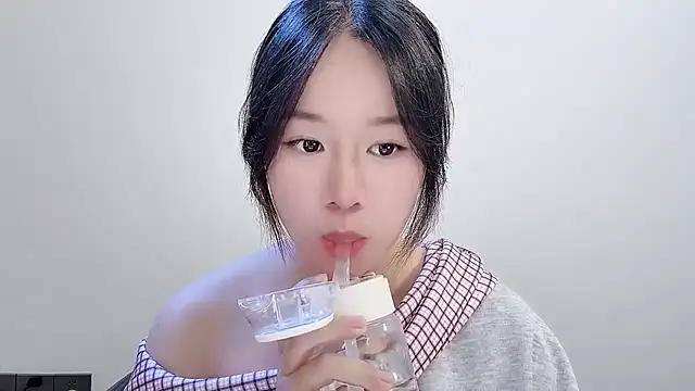 chloe-01 online show from 11/16/25, 03:01