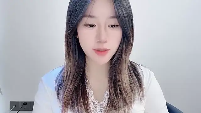 chloe-01 online show from 11/20/25, 03:50