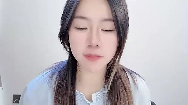 chloe-01 online show from 11/26/25, 03:18