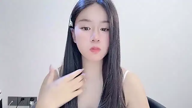 chloe-01 online show from 12/04/25, 03:38