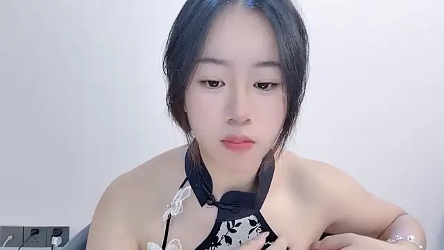 chloe-01 online show from 12/19/25, 04:19