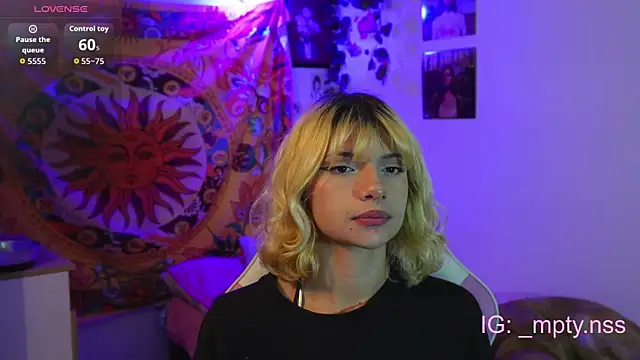 HiScarlett online show from 10/02/25, 11:23