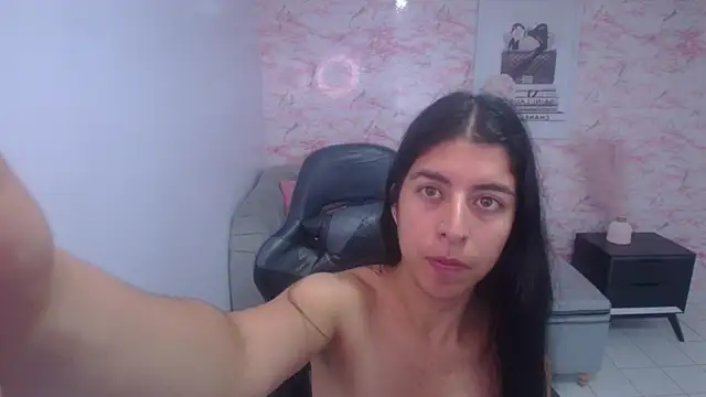 Snapshot of Bela_t_ chatting on 01/12/25, 12:23 Bela t online show from 01/12/25, 12:23