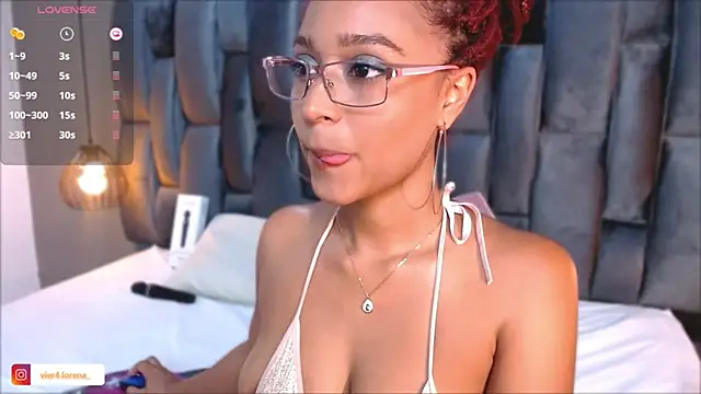 Snapshot of Lorena_Vieira_ chatting on 01/03/25, 10:40 Lorena Vieira  online show from 01/03/25, 10:40