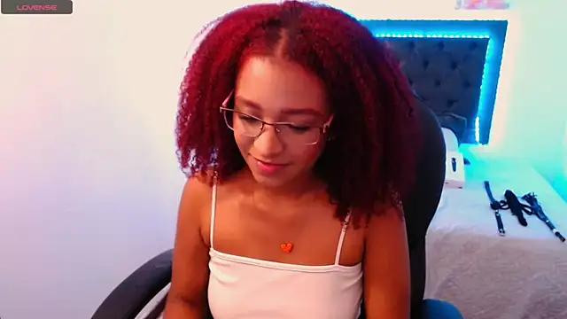 Snapshot of Lorena_Vieira_ chatting on 01/13/25, 04:51 Lorena Vieira  online show from 01/13/25, 04:51