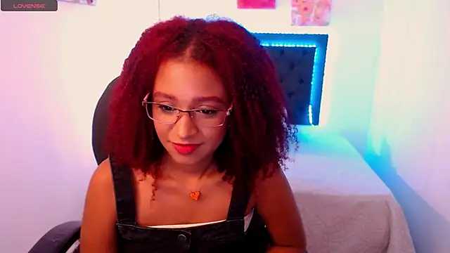 Snapshot of Lorena_Vieira_ chatting on 01/18/25, 06:53 Lorena Vieira  online show from 01/18/25, 06:53