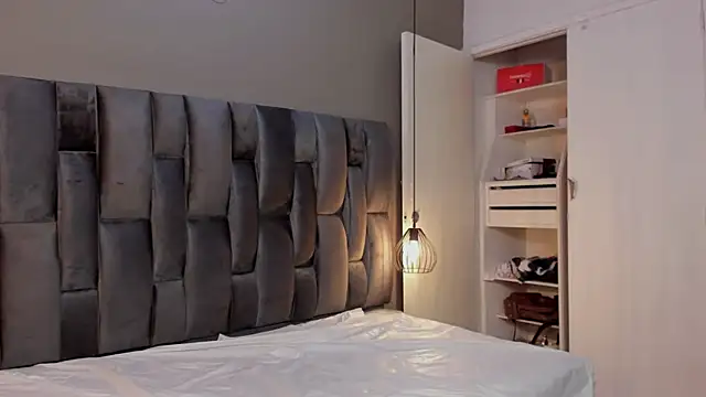 Snapshot of Lorena_Vieira_ chatting on 02/08/25, 02:47 Lorena Vieira  online show from 02/08/25, 02:47