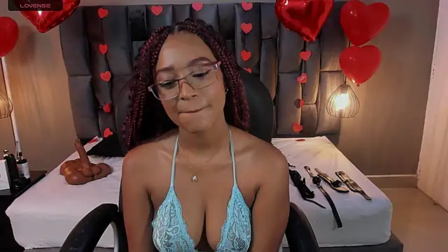 Snapshot of Lorena_Vieira_ chatting on 02/12/25, 08:07 Lorena Vieira  online show from 02/12/25, 08:07