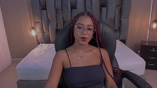 Snapshot of Lorena_Vieira_ chatting on 03/02/25, 08:07 Lorena Vieira  online show from 03/02/25, 08:07