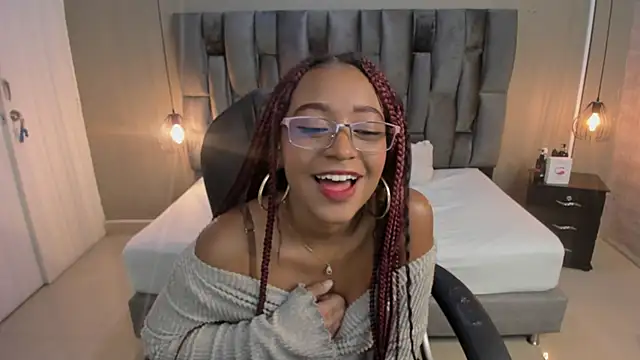 Snapshot of Lorena_Vieira_ chatting on 03/12/25, 11:12 Lorena Vieira  online show from 03/12/25, 11:12