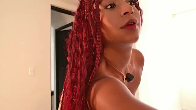 Snapshot of Lorena_Vieira_ chatting on 10/17/25, 05:48 Lorena Vieira  online show from 10/17/25, 05:48