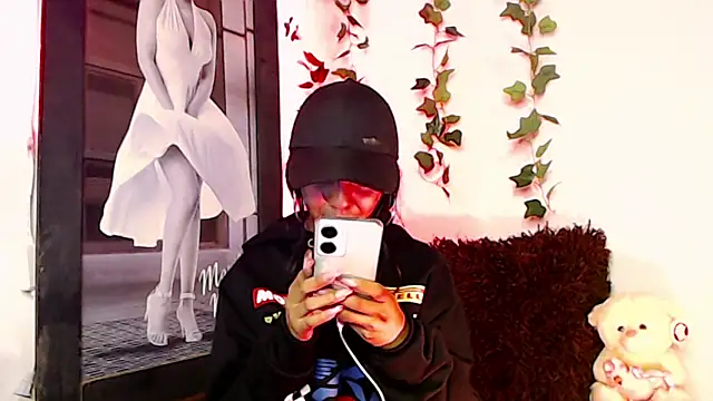 Snapshot of sofi_soft_ chatting on 01/04/25, 02:14 sofi soft  online show from 01/04/25, 02:14