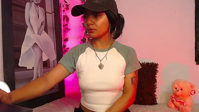 Snapshot of sofi_soft_ chatting on 01/20/25, 04:10 sofi soft  online show from 01/20/25, 04:10