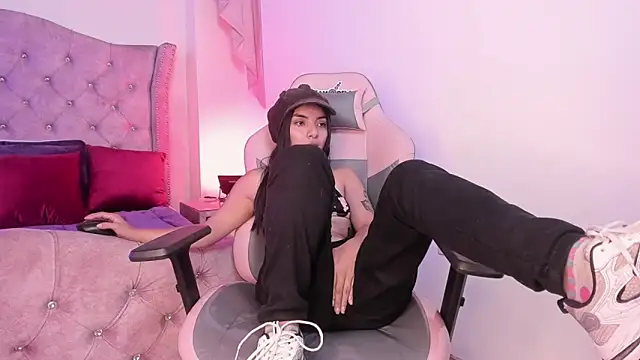 Snapshot of sofi_soft_ chatting on 02/11/25, 10:18 sofi soft  online show from 02/11/25, 10:18