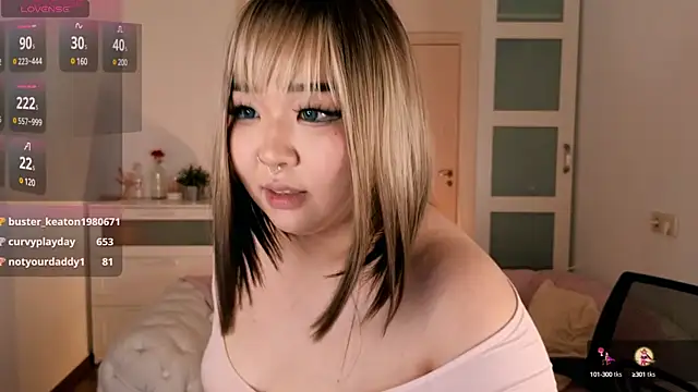 Snapshot of mei_honey_ chatting on 12/09/24, 12:08 mei honey  online show from 12/09/24, 12:08