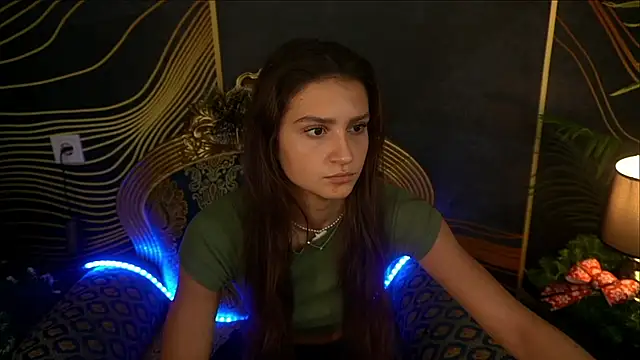 ValeryRoyale online show from 12/18/24, 02:17