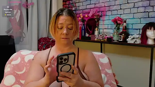 Luna1984 online show from 02/10/26, 07:40