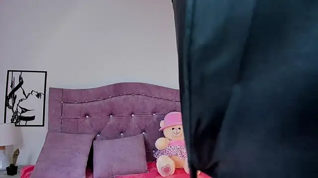 LunaSmitt online show from 09/28/25, 01:11