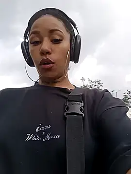 Snapshot of devi_black13_ chatting on 12/04/24, 07:45 devi black13  online show from 12/04/24, 07:45