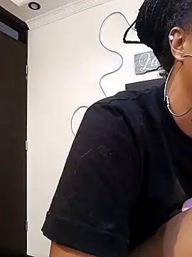 Snapshot of devi_black13_ chatting on 12/05/24, 04:31 devi black13  online show from 12/05/24, 04:31