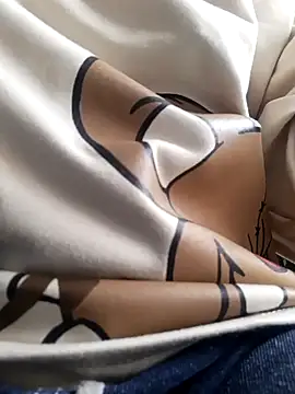 Snapshot of devi_black13_ chatting on 12/25/24, 04:22 devi black13  online show from 12/25/24, 04:22