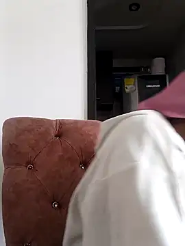 Snapshot of devi_black13_ chatting on 01/21/25, 04:16 devi black13  online show from 01/21/25, 04:16