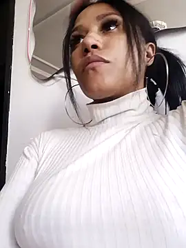 Snapshot of devi_black13_ chatting on 01/27/25, 08:39 devi black13  online show from 01/27/25, 08:39