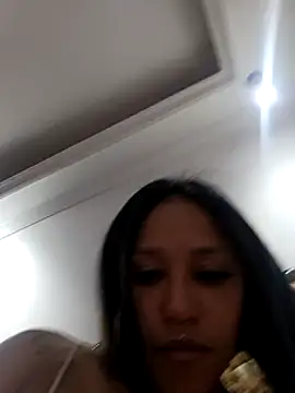 Snapshot of devi_black13_ chatting on 02/04/25, 02:39 devi black13  online show from 02/04/25, 02:39