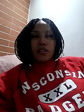 Snapshot of devi_black13_ chatting on 02/22/25, 03:45 devi black13  online show from 02/22/25, 03:45