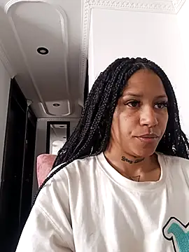 Snapshot of devi_black13_ chatting on 03/03/25, 05:18 devi black13  online show from 03/03/25, 05:18