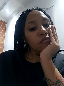 Snapshot of devi_black13_ chatting on 03/11/25, 01:16 devi black13  online show from 03/11/25, 01:16