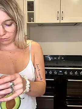 carlaaa online show from 09/24/25, 08:01