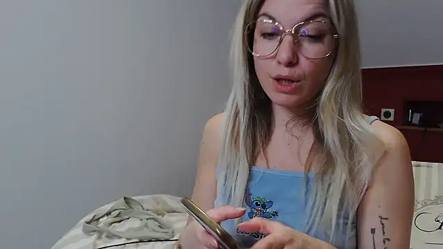 carlaaa online show from 04/16/26, 09:39