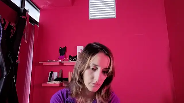 Ambar Roux  online show from 12/15/25, 01:48