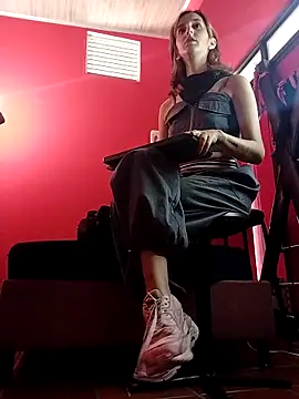 Ambar Roux  online show from 12/16/25, 04:01