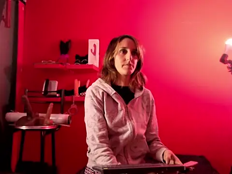 Ambar Roux  online show from 12/18/25, 07:36