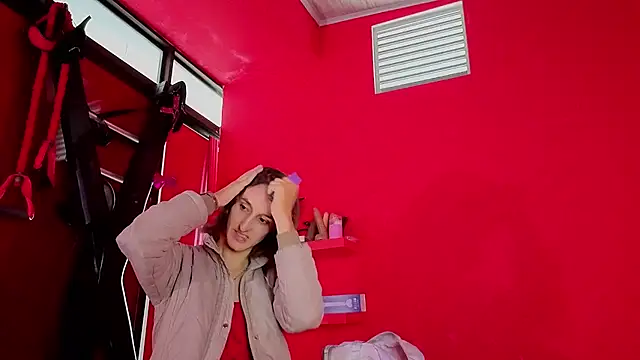 Ambar Roux  online show from 04/20/26, 12:41