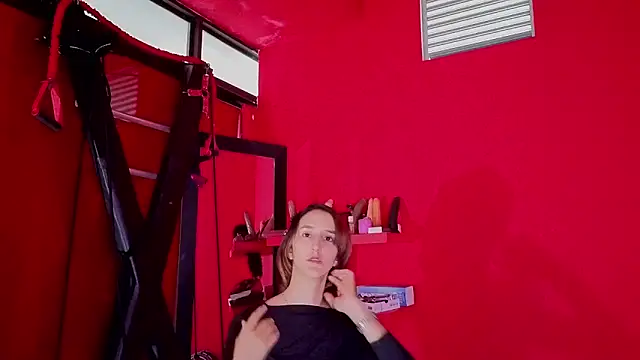 Ambar Roux  online show from 05/26/26, 12:23