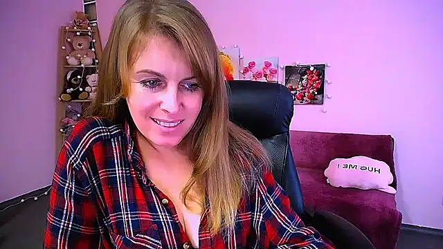 Hot Milady online show from 12/15/25, 08:51