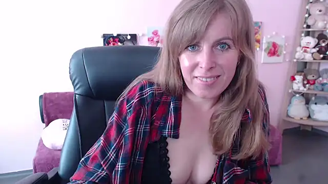 Hot Milady online show from 05/18/26, 07:58