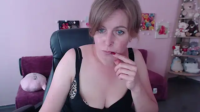 Hot Milady online show from 05/22/26, 07:48