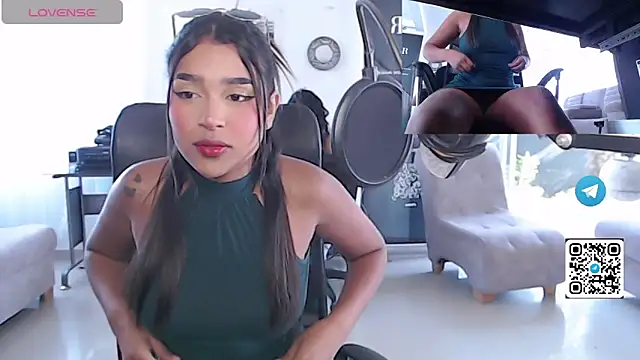 Snapshot of Mariangel_11 chatting on 04/22/26, 01:56 Mariangel 11 online show from 04/22/26, 01:56