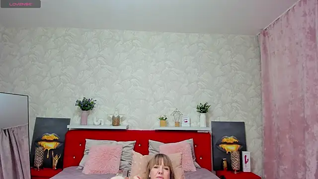 Snapshot of KattyPeachX chatting on 06/02/26, 01:07 KattyPeachX online show from 06/02/26, 01:07
