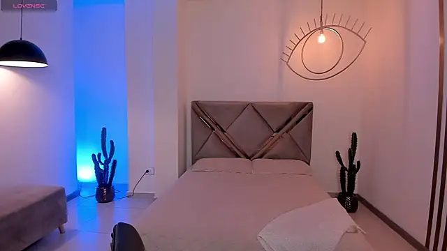 ValeriaRoldanX online show from 07/04/26, 11:49