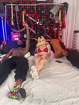 Snapshot of MacTroy chatting on 02/19/26, 08:27 MacTroy online show from 02/19/26, 08:27