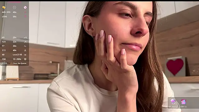 Snapshot of HellPeach chatting on 10/15/25, 08:53 HellPeach online show from 10/15/25, 08:53